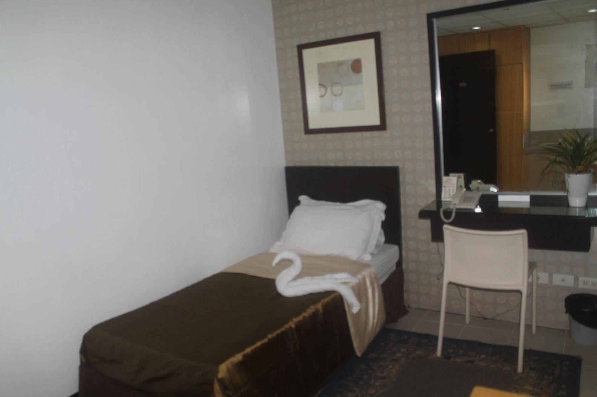 โอโย 107 ออเรนจ์ เนสต์ โฮเทล พนักงานฉีดวัคซีนแล้ว Hotel มะนิลา ภายนอก รูปภาพ