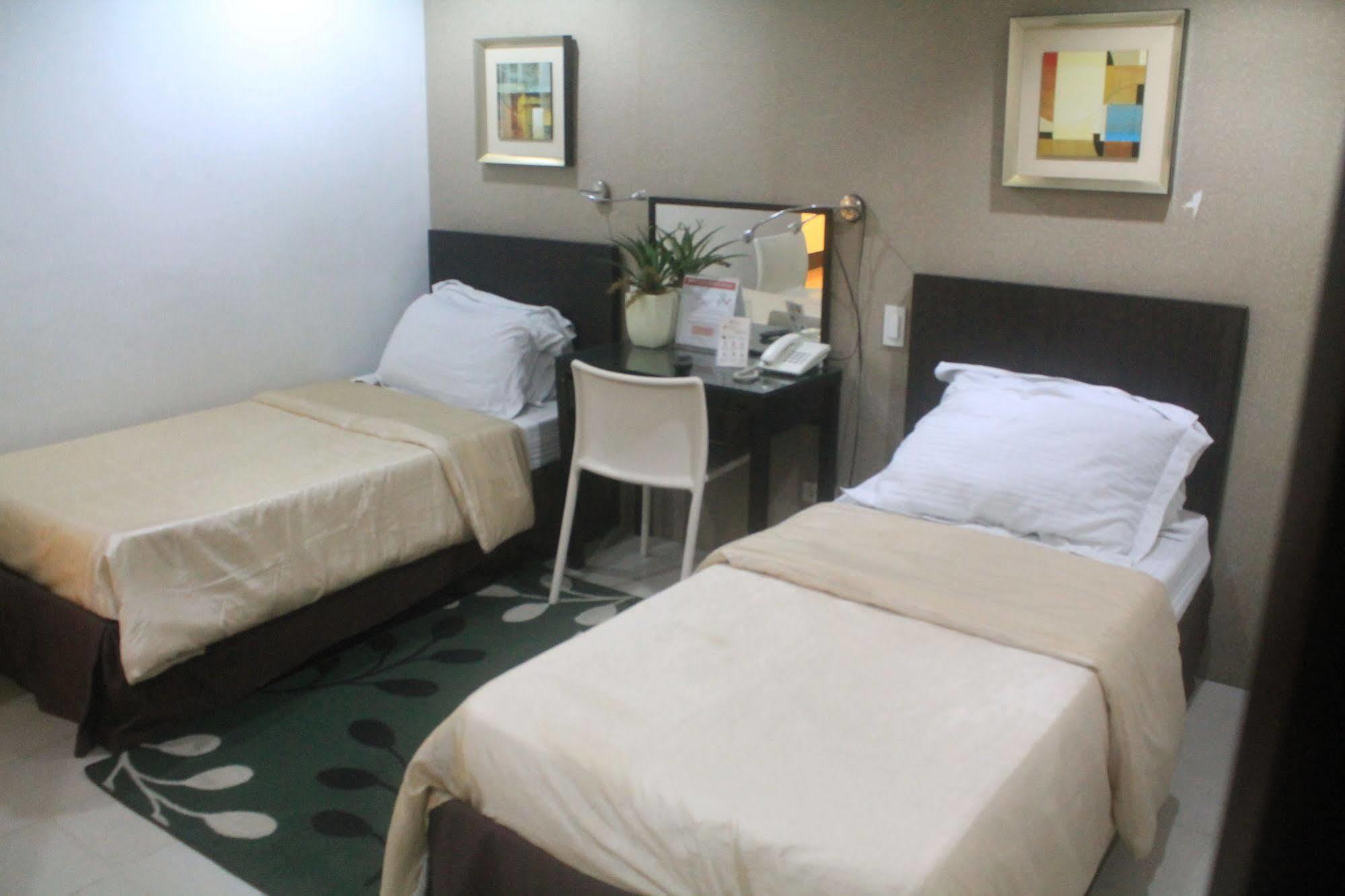 โอโย 107 ออเรนจ์ เนสต์ โฮเทล พนักงานฉีดวัคซีนแล้ว Hotel มะนิลา ภายนอก รูปภาพ